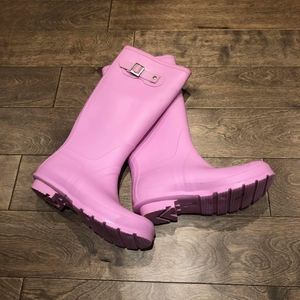 Lavender Hunter style rain boots